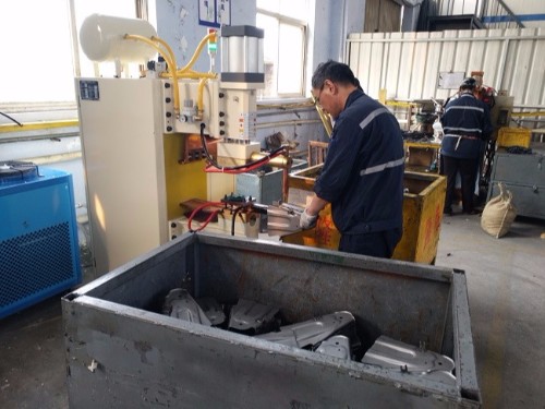 五菱汽車供應(yīng)廠商使用焊本點(diǎn)焊機(jī)