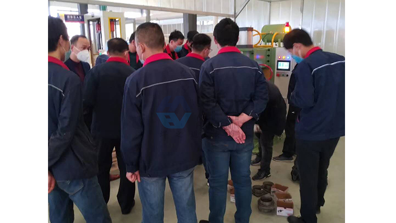 調(diào)試聊城魯環(huán)中頻點(diǎn)焊機(jī) (4) 調(diào)試聊城魯環(huán)中頻點(diǎn)焊機(jī) (4)